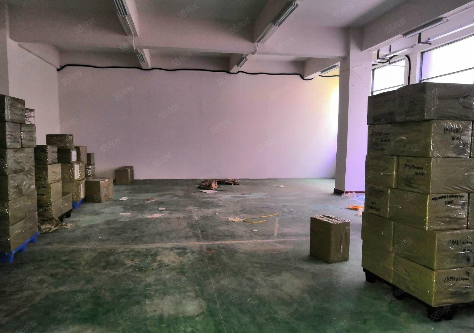 黄江镇中心新出楼上带装修厂房1500平米