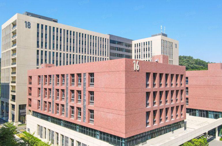 全新高标厂房出租，学院派建筑，配套齐全，可办环评，价格公道