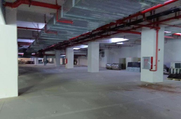 15块一平的门面一楼，行业不限，车可以直接开进去，温度适合