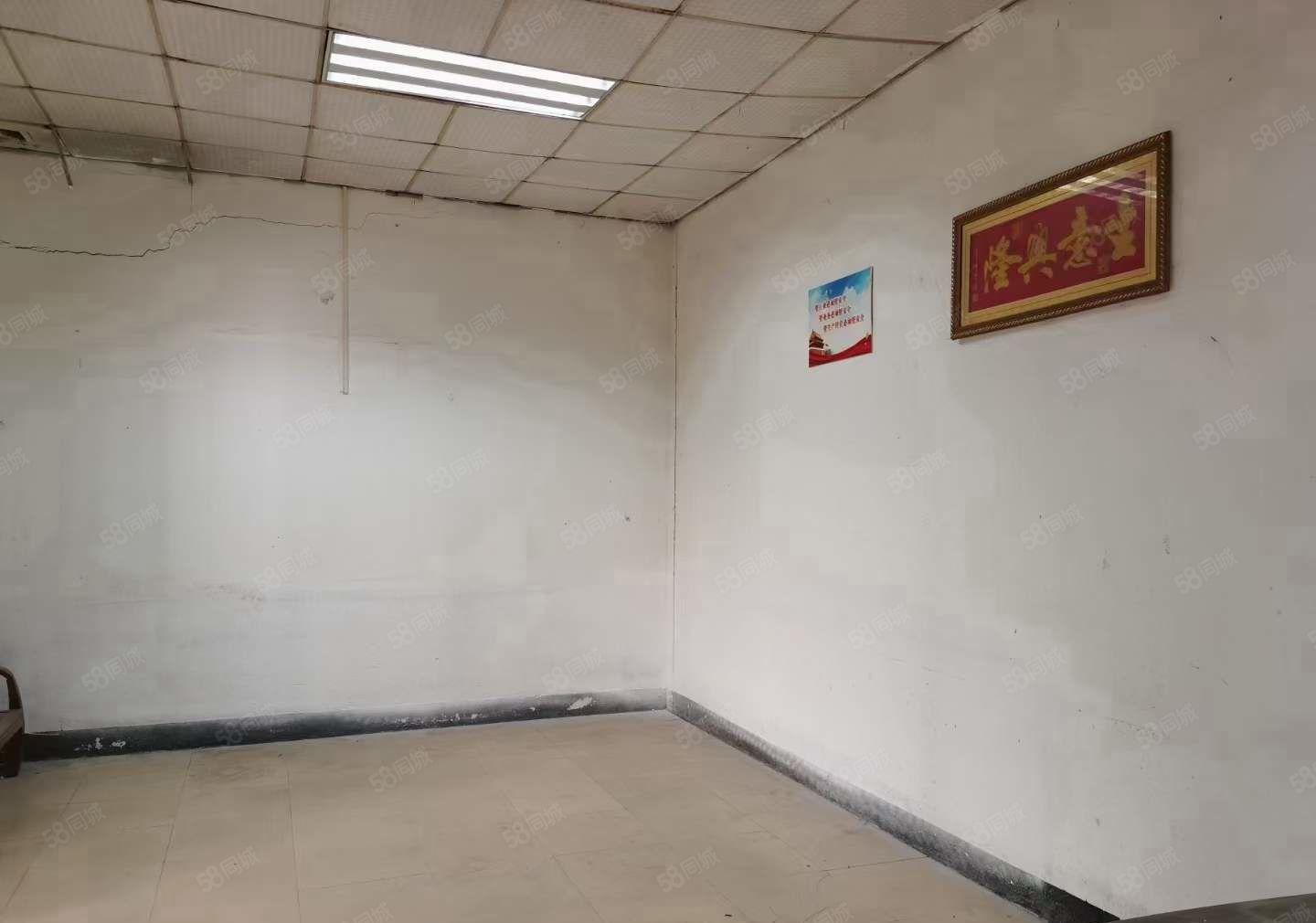 大岭山划算单一层880平方厂房，低价出租，可签十年