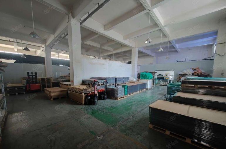 大岭山镇杨屋工业区一楼800平高度6米临近高速路口，低价出租