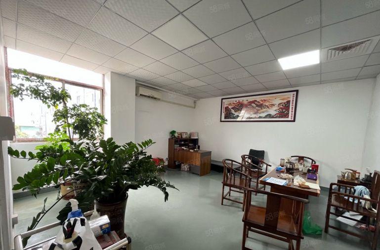 大岭山镇新塘临近松山湖2楼700平精装修厂房低价出租 易招工