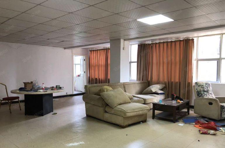 大岭山标准一楼厂房出租，现成冻库，阁楼办公室，水电到位