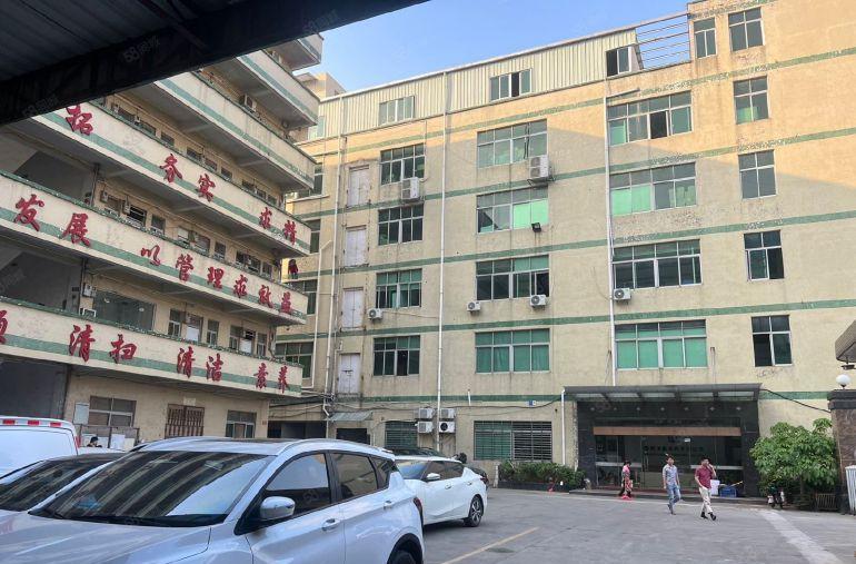 大岭山镇杨屋村楼上整层1350平方，已刷好地坪漆靠近高速路口