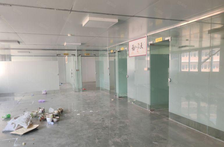 大岭山镇国道边村委厂房二楼2650平，现成无尘车间，水电齐全