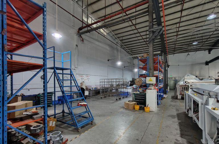 大岭山原房东钢构1000平带航车办公室装修，水电齐全交通便利