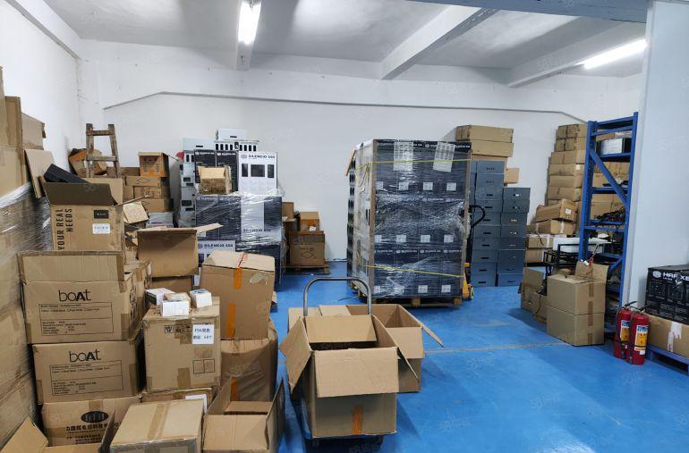 大岭山镇杨屋标准厂房，原房东二楼280平方，只要10元，