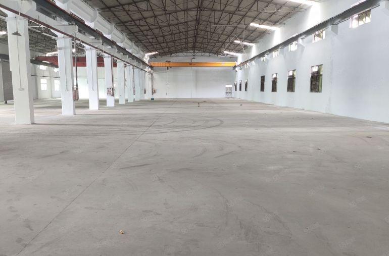 大岭山镇独门独院厂房仓库出租，10米高，空地大，带现成航车