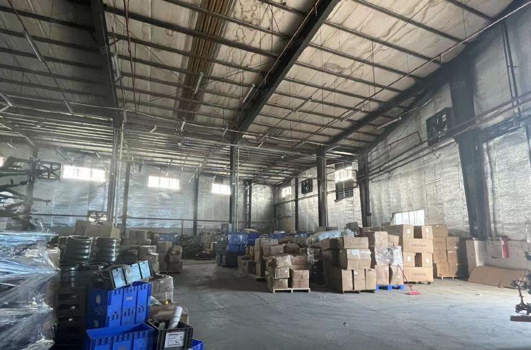 大岭山钢构厂房出租，可办环评，靠近大马路位置出入方便