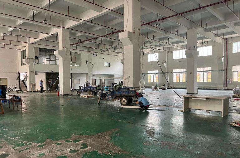 大岭山杨屋原房东标准1楼1680平高度8米带牛角位现成办公室