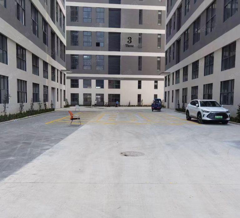 大岭山全新红本重工厂房出租 一楼1300，高7.5米 带牛角