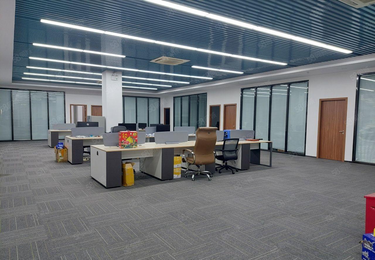 大岭山工业区无尘车间1500平方厂房出租，豪华装修，可分租