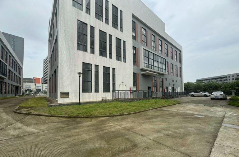 大岭山镇杨屋厂房出租，园区形象好靠近深圳，一手房东低价出租