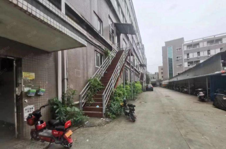 大岭山出租一楼1650平和二楼900平厂房带装修空地大设施齐