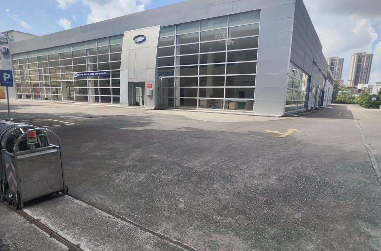 大岭山镇台湾人房东砖墙到顶一层独院，超大空地，特价12元急租