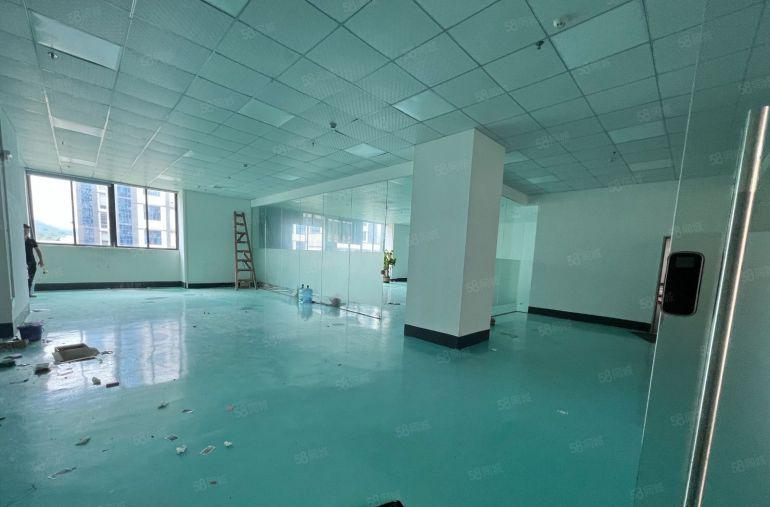 大岭山镇大塘原房东楼上1390平整层现成装修上市形象低价出租