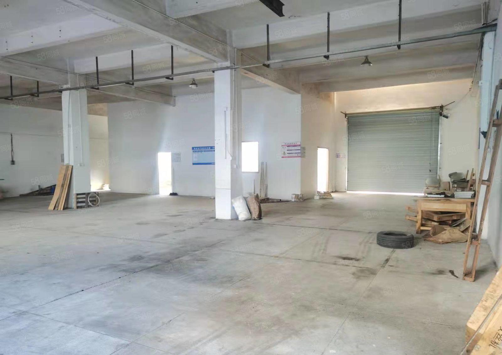 大岭山石大路旁，靠松山湖，680平一楼厂房出租，水电齐全