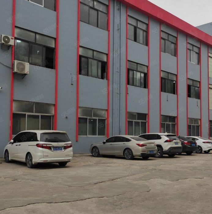 大岭山国道边工业园楼上，特价8块8，200~900平米可分租