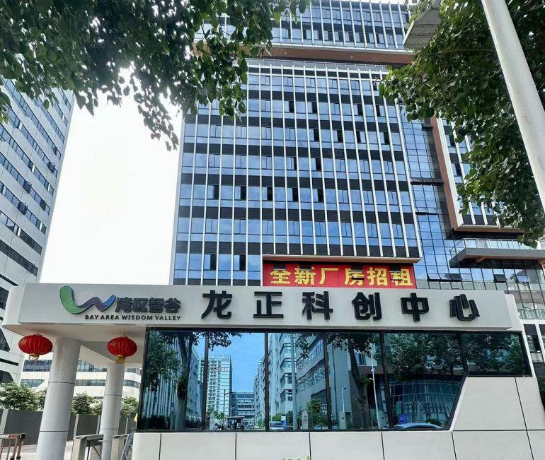 大岭山松山湖全新厂房出租有一楼7760平方全新地坪5吨货梯