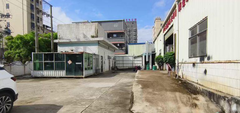 大岭山颜屋村107国道旁新出独门独院单一层1200平厂房出租