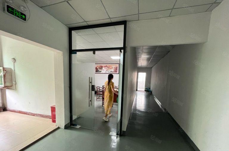 大岭山镇新塘临近松山湖2楼700平精装修厂房低价出租 易招工