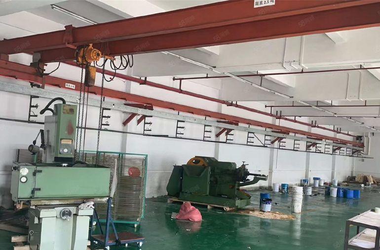 大岭山颜屋一楼厂房出租 带航车 现成装修 超低价 交通方便