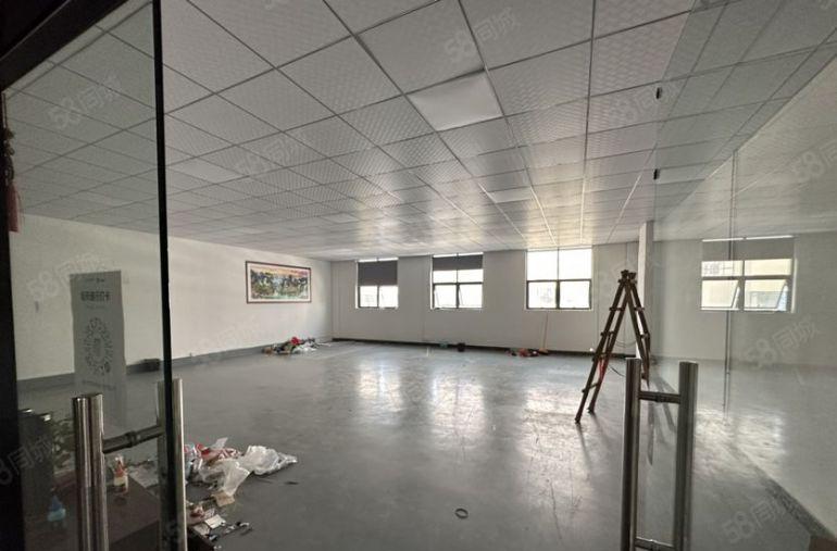 大岭山杨屋楼上1000平实际面积，现成办公室装修仓库厂房出租