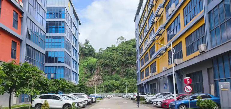 带精装修 大岭山大塘村原房东高新产业园空出楼上标准厂房出租