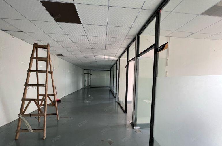 大岭山杨屋楼上950平精装修厂房低价出租临深易招工