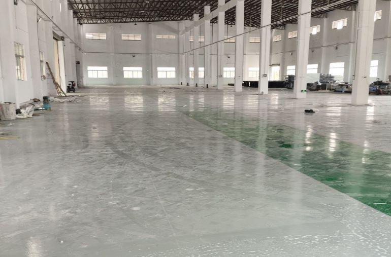 大岭山单一层独院，12米钢钩厂房仓库出租，现成装修，超大空地