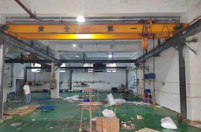 带现成航车 大岭山镇杨屋村空出标准1楼700平方低价厂房出租