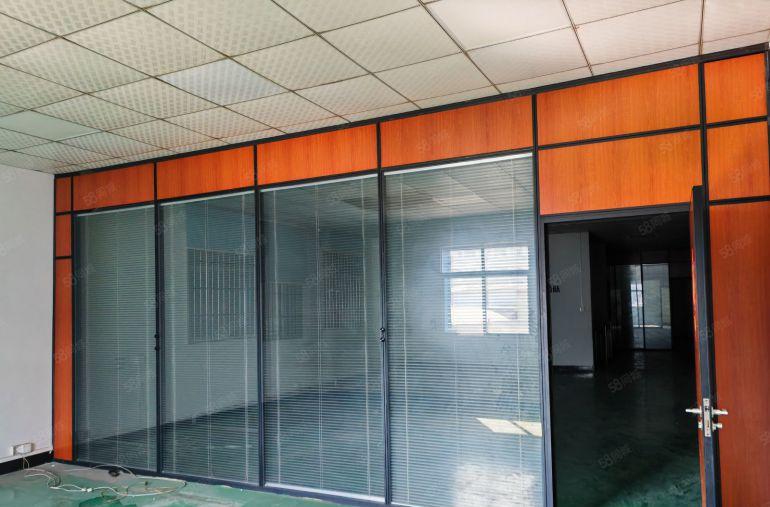 大岭山镇原房东独院单一层钢构厂房9米高，现成5吨航车免费使用