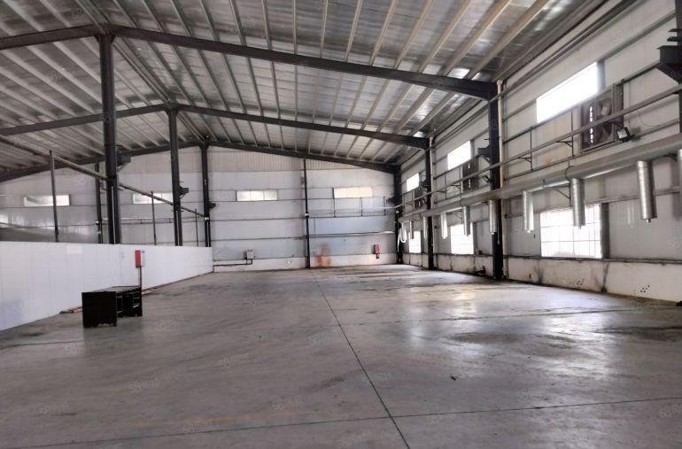 大岭山镇10米单一层钢构厂房出租，现成独立办公室