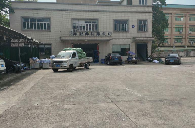 大岭山杨屋高速路口二层独院厂房仓库出租，带豪华装修，超大空地