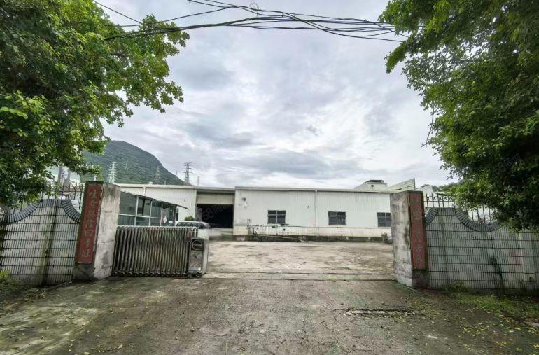 大岭山颜屋村107国道旁新出独门独院单一层1200平厂房出租