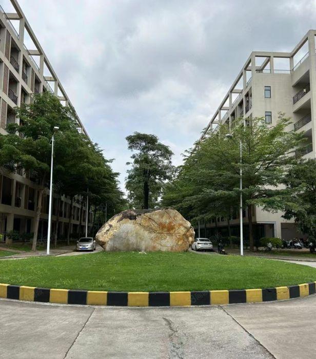 大岭山花园式厂房 空地大 精装修 带卸货平台 适合电子 设备