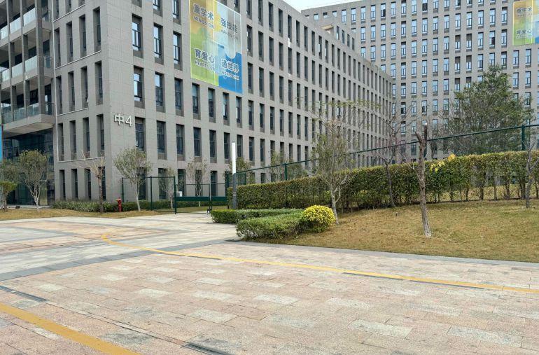 大岭山镇上市公司形象厂房出租，靠近高速入口，一手房东