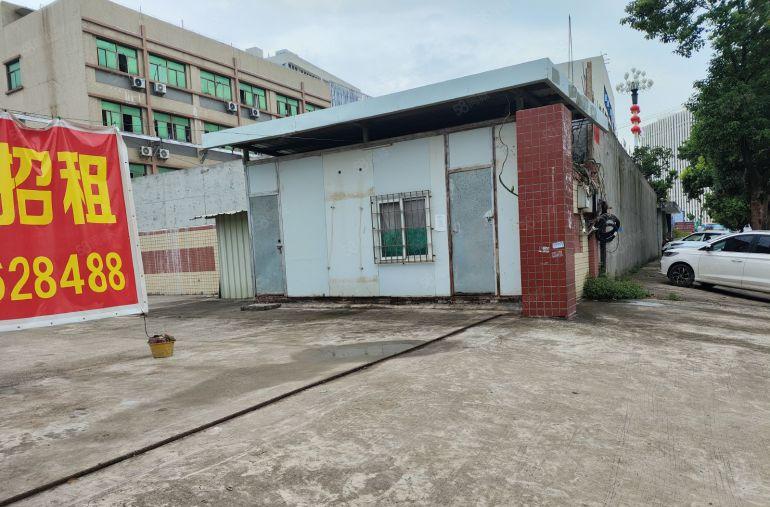 大岭山镇本地人房东独门独院，格局方正，滴水10米，面积4千平