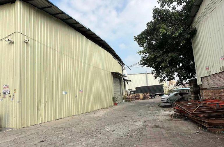 高速路口旁 大岭山镇大岭村原房东院单一层钢构700平厂房出租