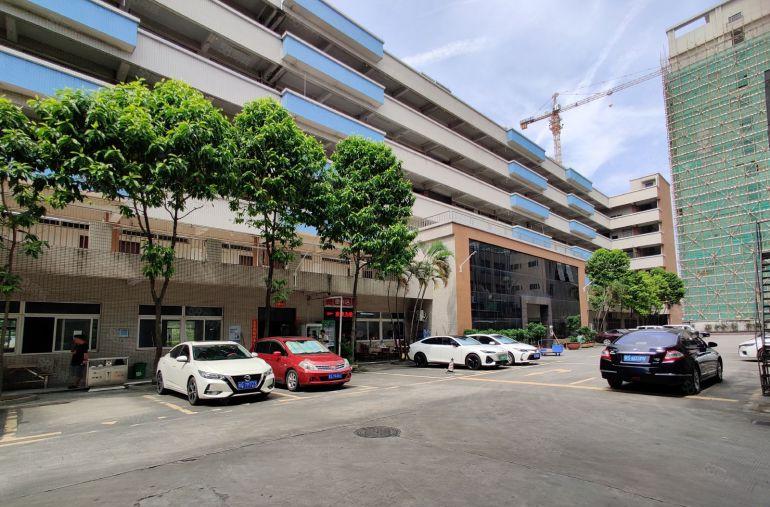 大塘工业区新出带豪华装修二楼整层厂房1700平方，水电齐全