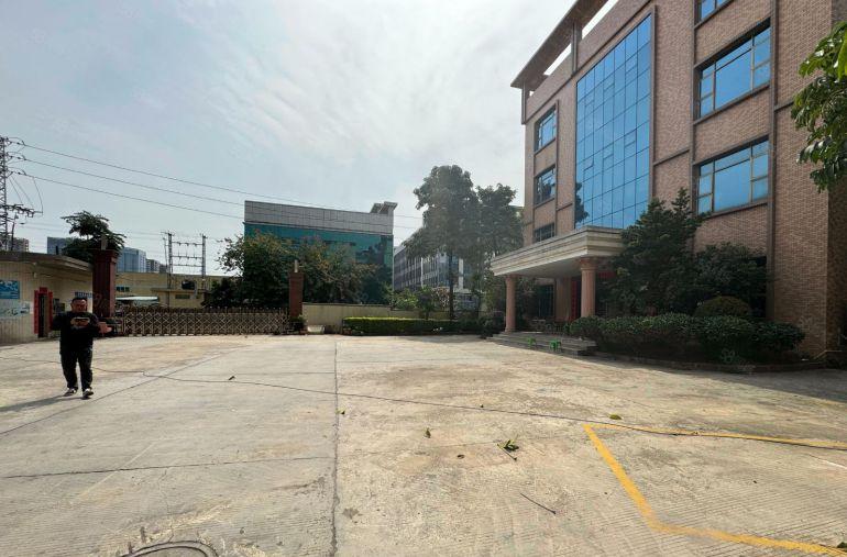 大岭山独门独院厂房出租，水电齐全工业用地，一手房东低价出租