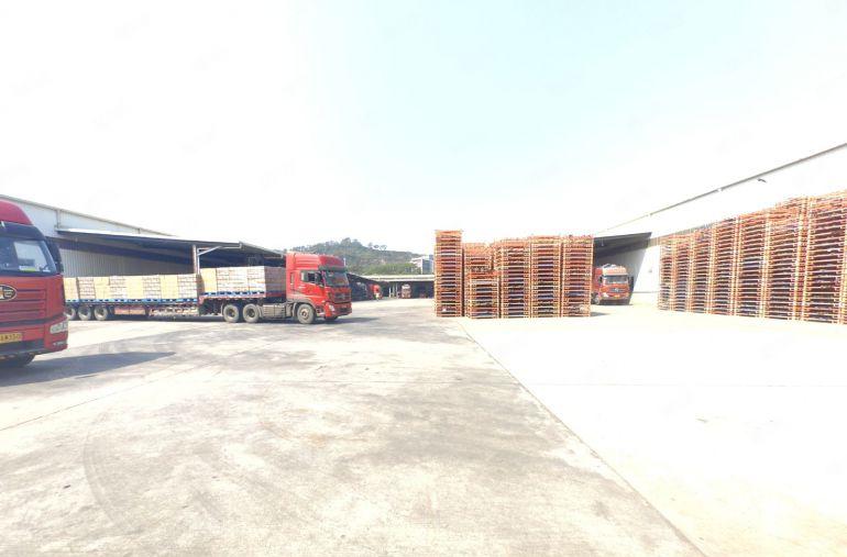 大岭山镇高速口8000平钢结构滴水9米，实际面积出租，低价租