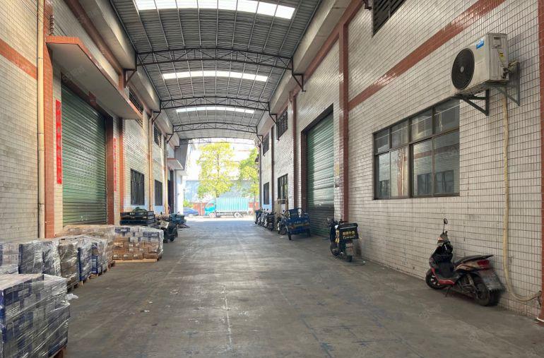 大岭山杨屋龙大高速路口 9米高1300平钢构 低价出租