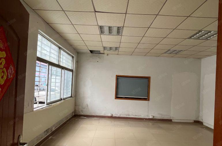 大岭山颜屋一楼650平精装修厂房低价出租 临近深圳 交通方便