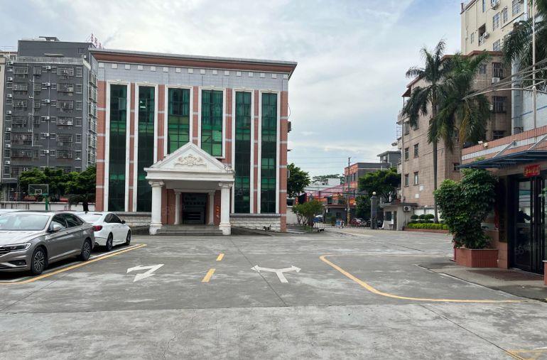 大岭山颜屋工业园独栋3层2400平低价出租精装修