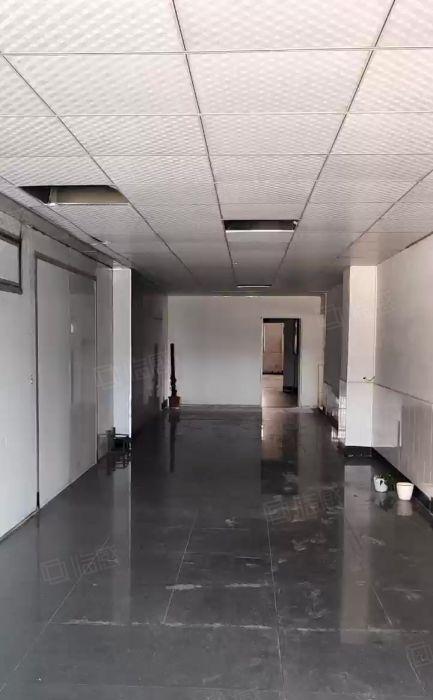 大岭山镇国道边村委厂房二楼2650平，现成无尘车间，水电齐全