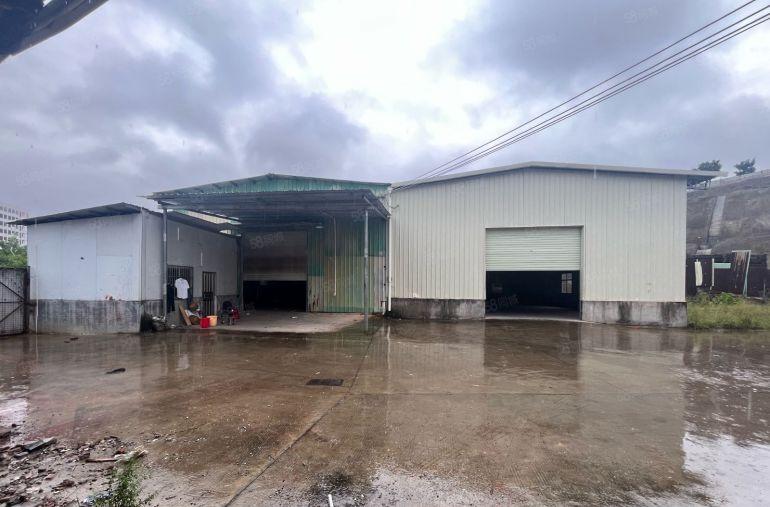 位置靠近山边，可做小污染行业