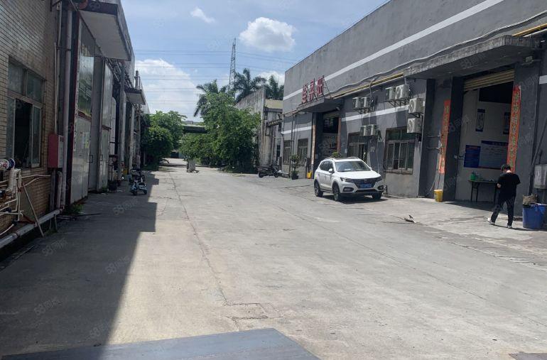 工业区1000平厂房，可架行车，有消防喷淋可办环评，底价出租