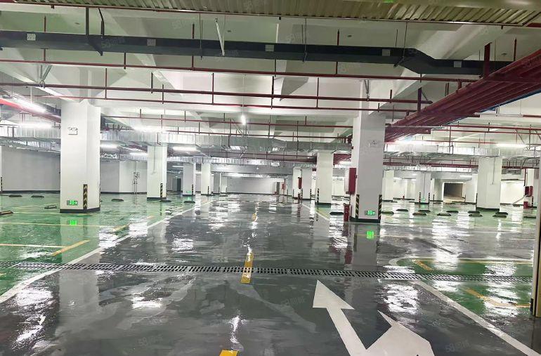 大岭山松山湖全新厂房出租有一楼7760平方全新地坪5吨货梯