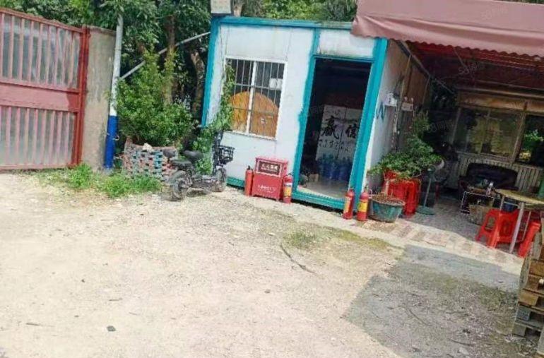 大岭山靠山边原房东独院空地厂房出租，超低价，水电家具齐全